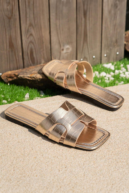 Gold Crocodile Pattern Roman Style Flat Slippers